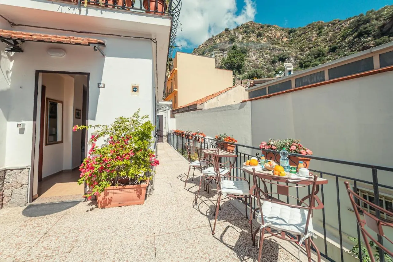 Elegant R&B Floridia Bed & Breakfast Taormina