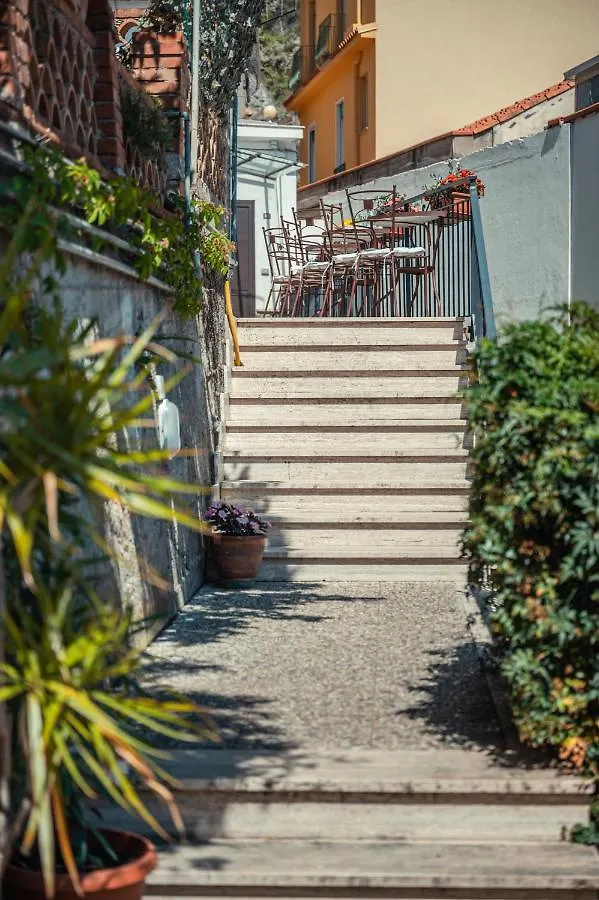 Elegant R&B Floridia Bed & Breakfast Taormina